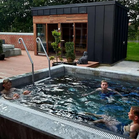 Sportsby - Danhostel, Huse Og