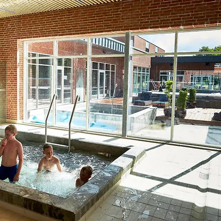 Sportsby - Danhostel, Huse Og Vejen