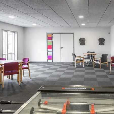 Sportsby - Danhostel, Huse Og