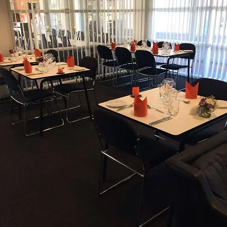 Sportsby - Danhostel, Huse Og Vejen