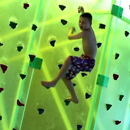 Sportsby - Danhostel, Huse Og Vejen