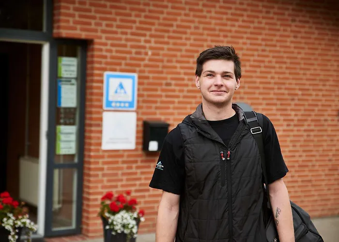 Sportsby - Danhostel, Huse Og
