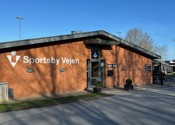 Sportsby - Danhostel, Huse Og