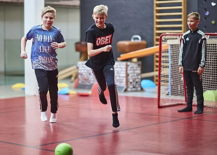 Sportsby - Danhostel, Huse Og
